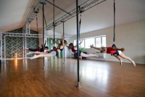 Pole-Dance-Mlda-Pole-Studio